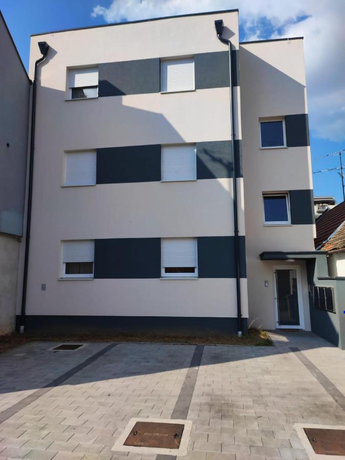 Apartman Plum - Self Check In, Free Parking Osijek Ngoại thất bức ảnh